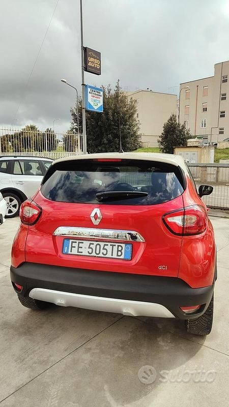 Usata Renault Captur 110 CV (80 kW) 2016 Rosso SUV