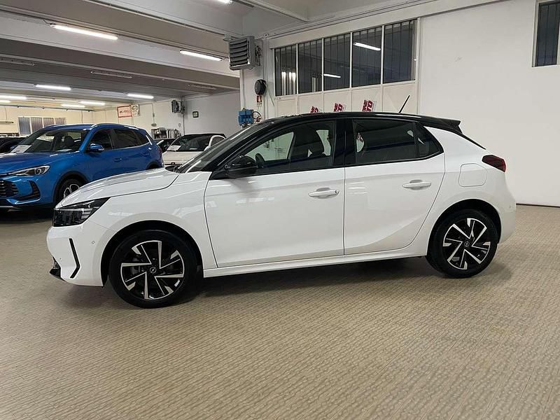 Bianco tetto nero Usata 2025 Opel Corsa Tre volumi | 15.900 € (Buon prezzo) - Immagine 1/4