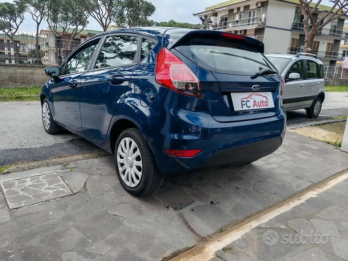 Usata Ford Fiesta Titanium 97 CV (71 kW) 2013 Blu Berlina