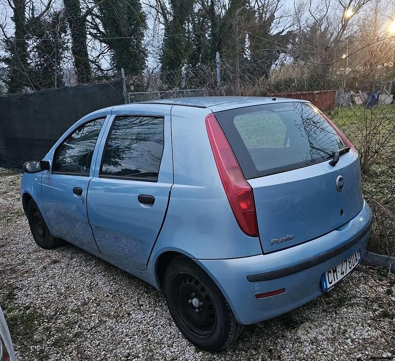 Gebraucht Fiat Punto Dynamic 69 PS (50 kW) 2004 Blau Kleinwagen