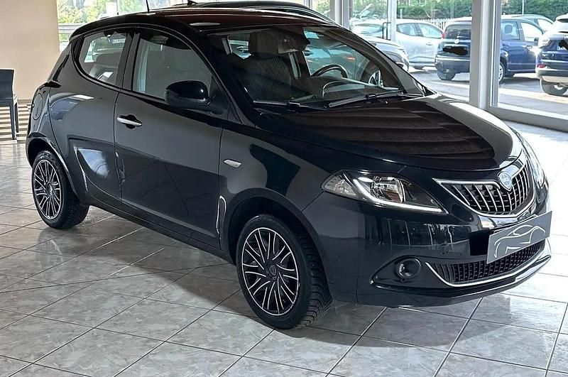 Usata Lancia Ypsilon Silver 69 CV (50 kW) 2023 Nero Utilitaria