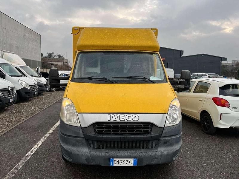 Usata Iveco Daily 106 CV (77 kW) 2012 Giallo Furgone