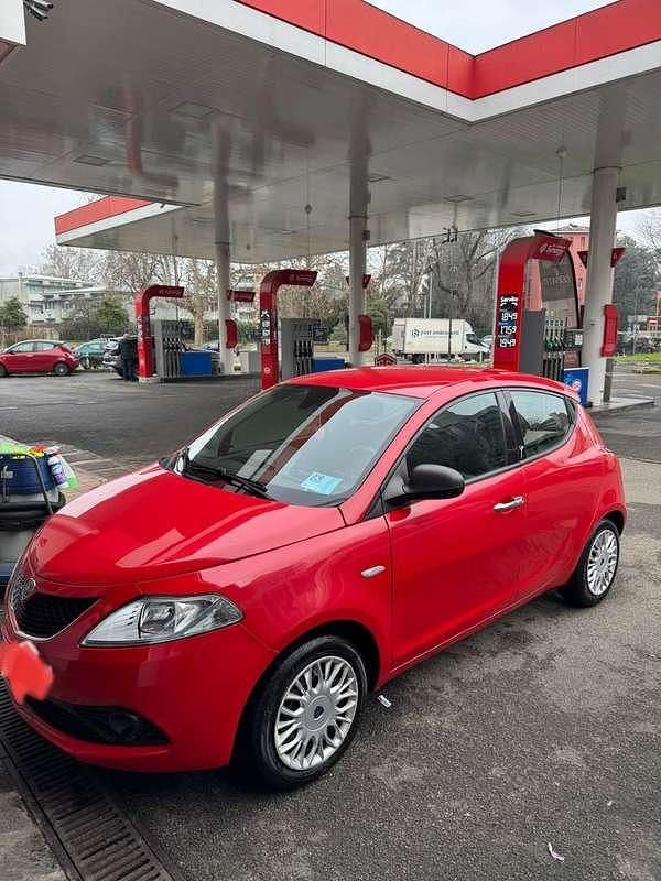 Usata Lancia Ypsilon Silver 69 CV (50 kW) 2016 Utilitaria