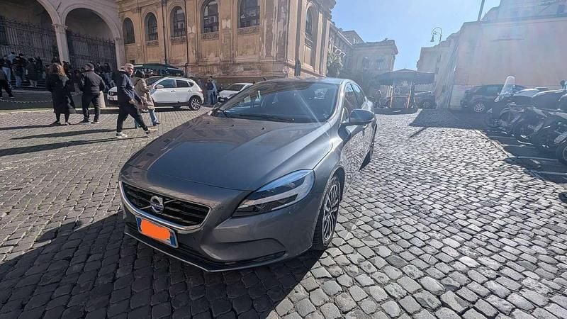 Usata Volvo V40 R-Design Momentum 122 CV (89 kW) 2016 Grigio Berlina