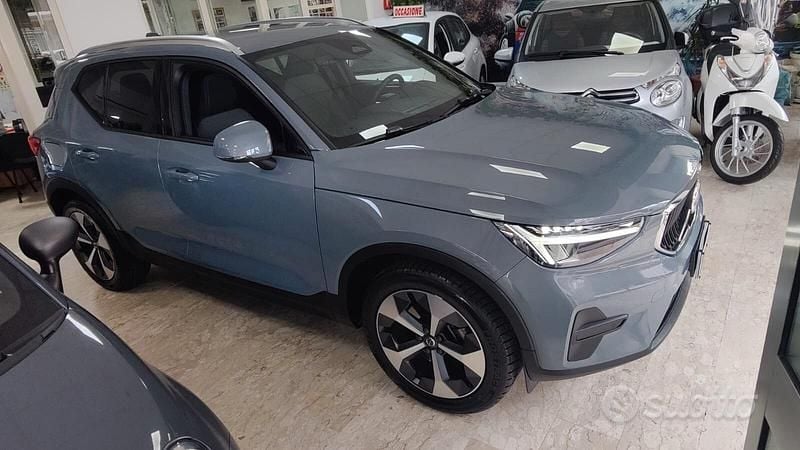 Usata Volvo XC40 Core 163 CV (119 kW) 2023 Grigio SUV