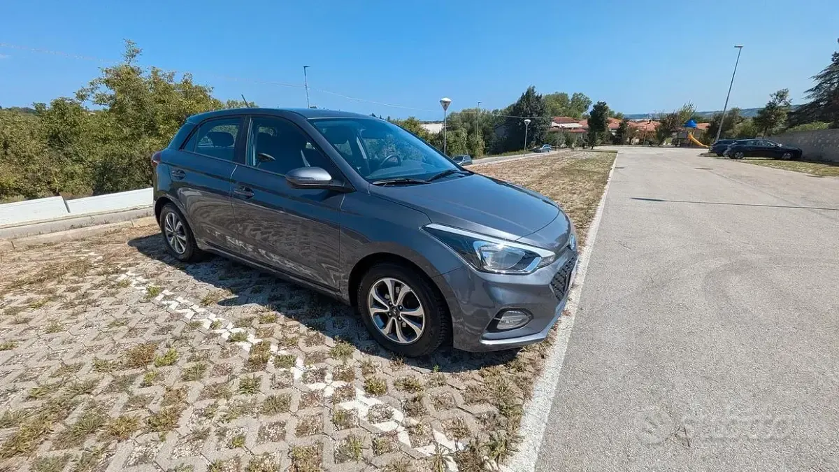 Usata Hyundai i20 75 CV (55 kW) 2019 Grigio Utilitaria