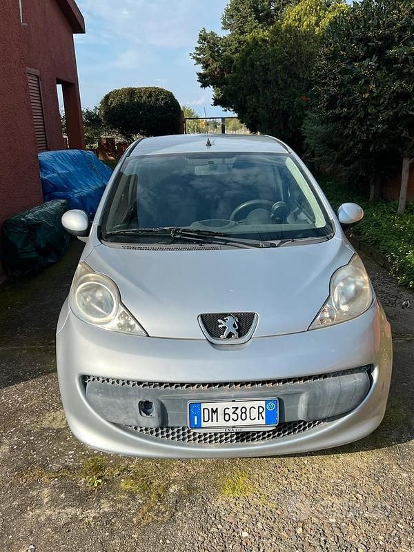 Usata Peugeot 107 68 CV (50 kW) 2007 Grigio Utilitaria
