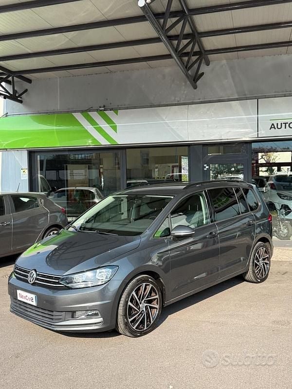 Usata VW Touran Executive 116 CV (85 kW) 2017 Grigio Monovolume