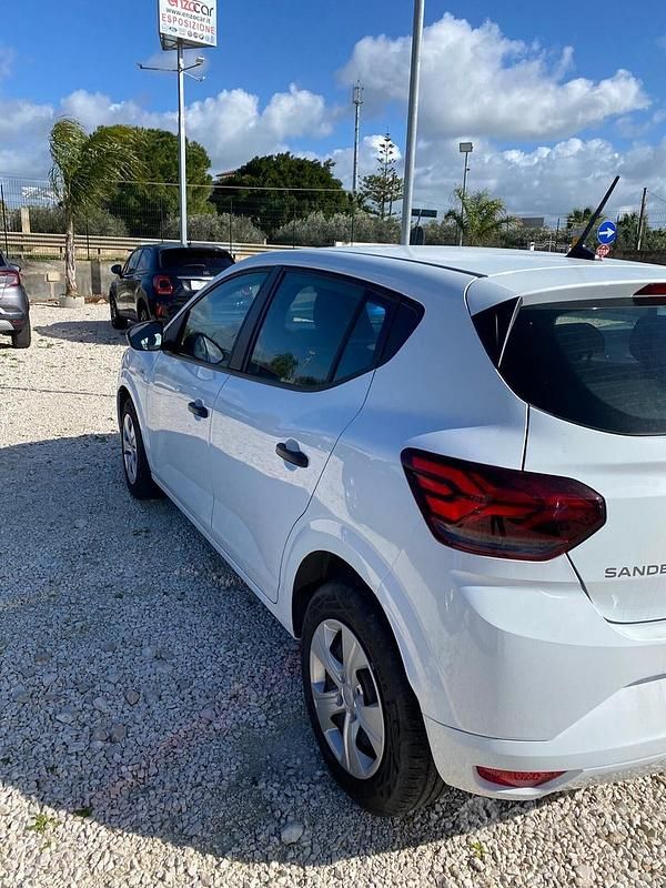 Begagnad Dacia Sandero Essentiel 91 HK (66 kW) 2024 Vit Sedan