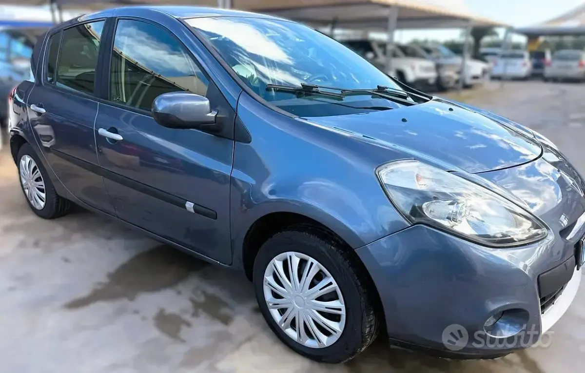 Usata Renault Clio II Dynamique 75 CV (55 kW) 2011 Grigio Berlina