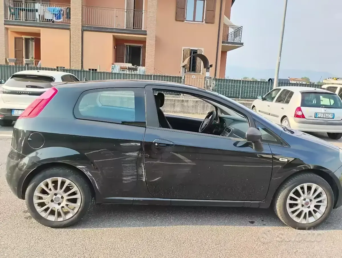 Usata Fiat Grande Punto 65 CV (47 kW) 2008 Nero Utilitaria