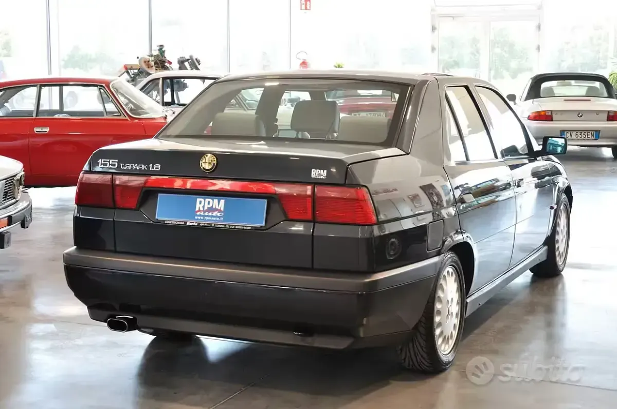 Usata Alfa Romeo 155 126 CV (92 kW) 1993 Bluazzurro Berlina