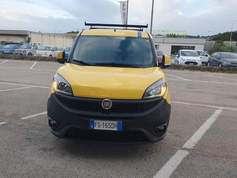 Usata Fiat Doblò 95 CV (69 kW) 2018 Giallo Monovolume