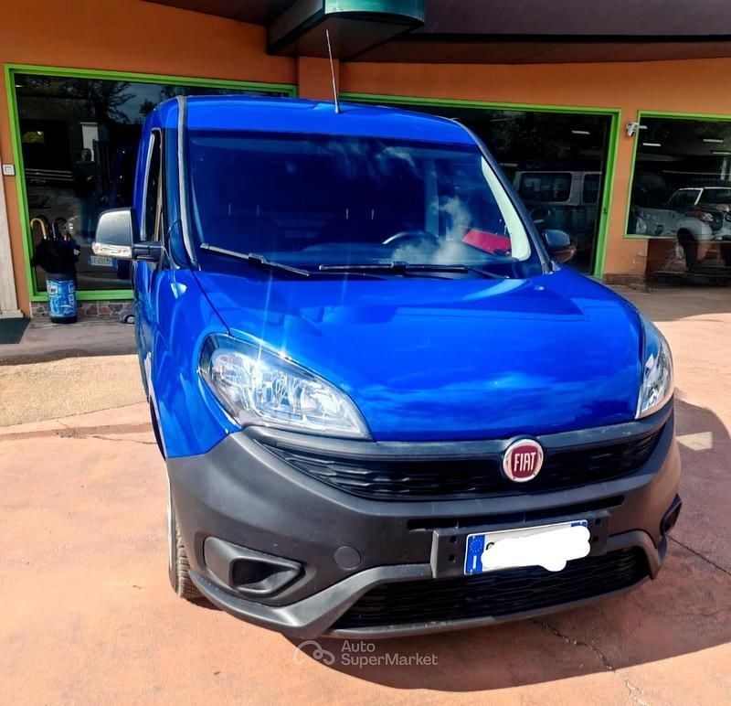 Usata Fiat Doblò 90 CV (66 kW) 2022 Blu Monovolume