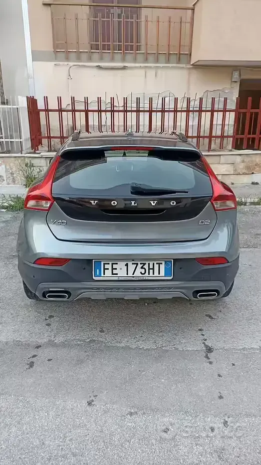 Usata Volvo V40 120 CV (88 kW) 2016 Grigio Berlina