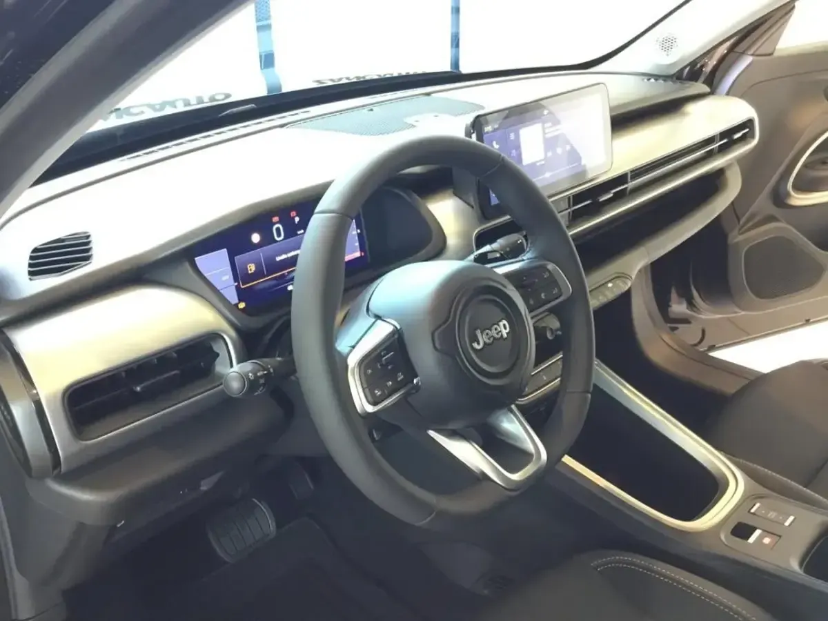 Usata Jeep Avenger EV Altitude 114 kW (156 CV) 2024 Nero SUV