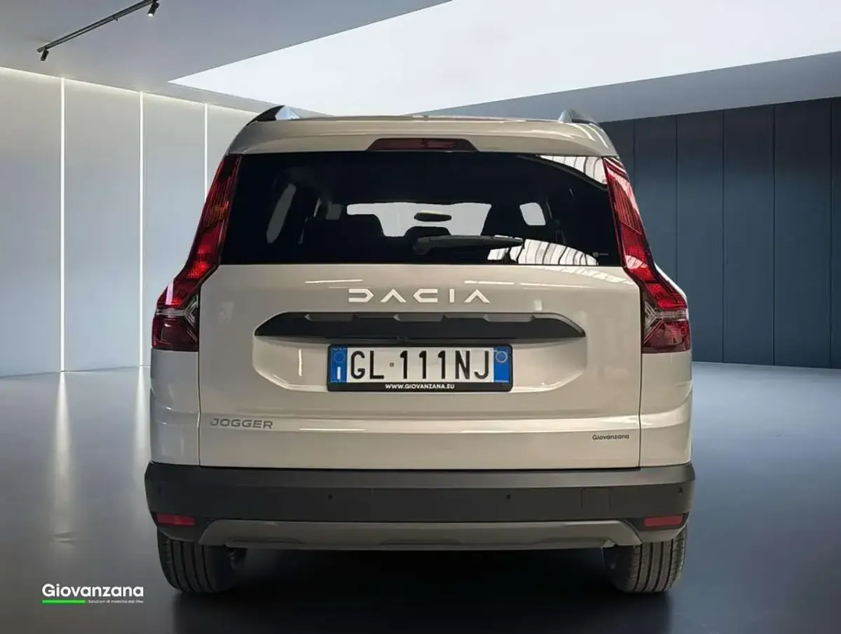 Usata Dacia Jogger Extreme 101 CV (74 kW) 2023 Grigio lunare Monovolume