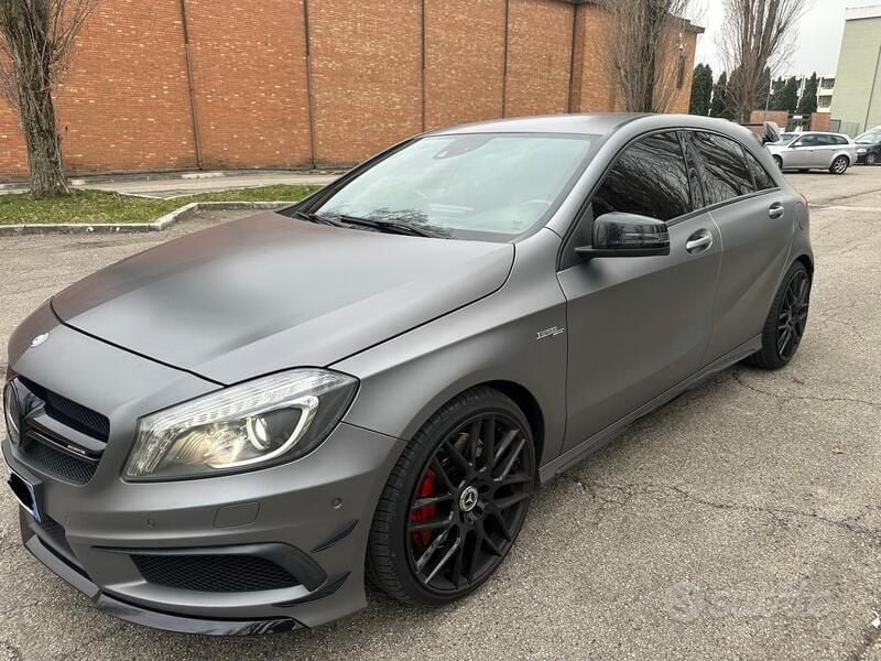 Grigio Usata 2015 Mercedes A45 AMG AMG Tre volumi | 24.950 € (Molto cara) - Immagine 1/4