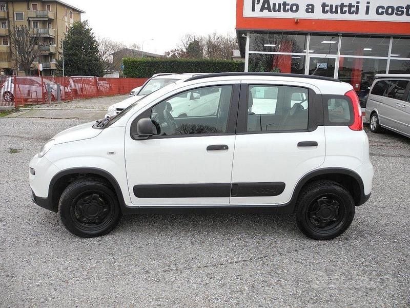 Usata Fiat Panda 4x4 S 95 CV (69 kW) 2018 Bianco Utilitaria