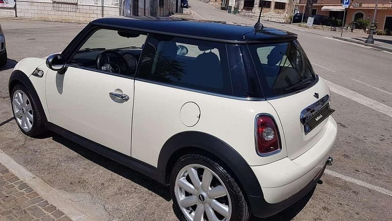 Usata Mini Cooper D 109 CV (80 kW) 2010 Utilitaria