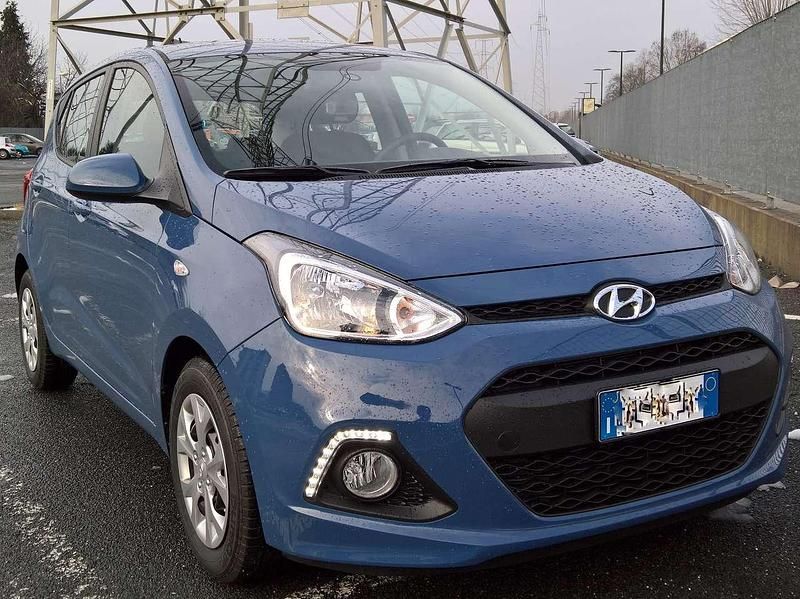 Blu/azzurro Usata 2015 Hyundai i10 Edition Due volumi | 6800 € (Super prezzo) - Immagine 1/2