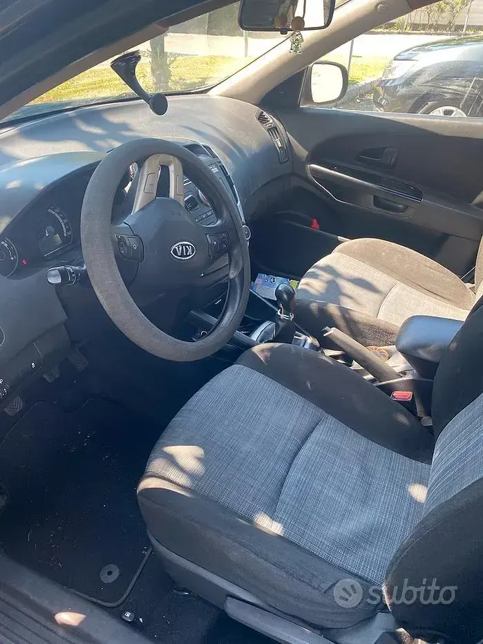 Usata Kia Ceed 109 CV (80 kW) 2009 Grigio Utilitaria