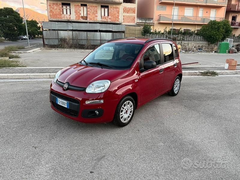 Rosso Usata 2016 Fiat Panda Due volumi | 7999 € (Buon prezzo) - Immagine 1/4