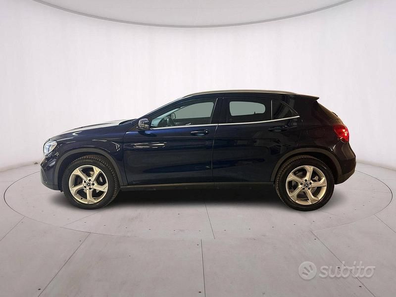 Usata Mercedes GLA200 136 CV (100 kW) 2018 Blu SUV