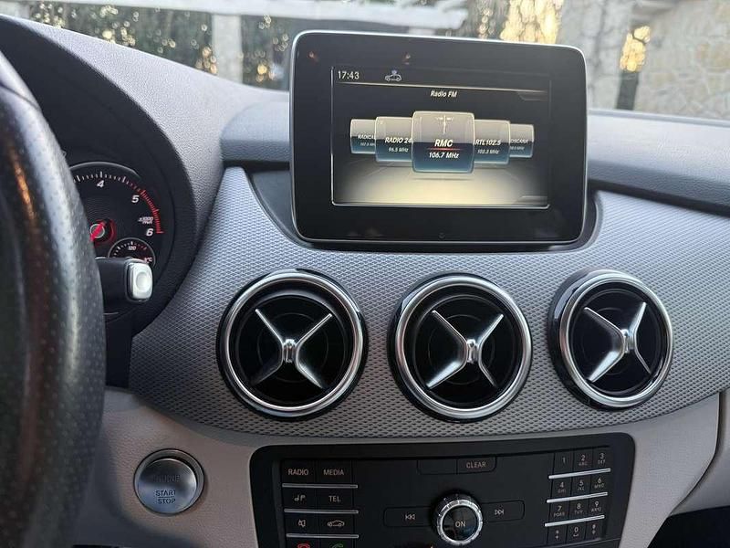 Usata Mercedes B200 136 CV (100 kW) 2018 Grigio Utilitaria