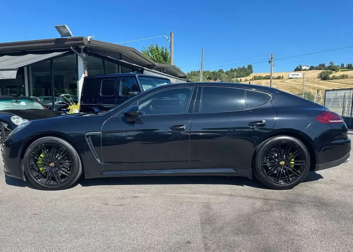 Usata Porsche Panamera 300 CV (220 kW) 2015 Nero jet metallizzato Utilitaria