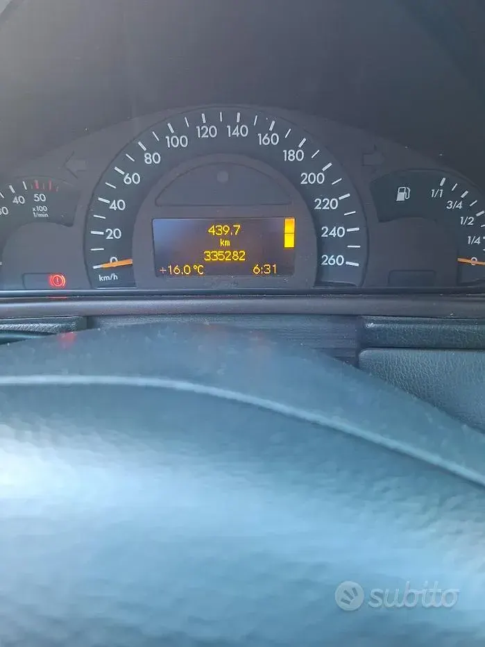 Usata Mercedes C220 Elegance 143 CV (105 kW) 2001 Grigio Berlina