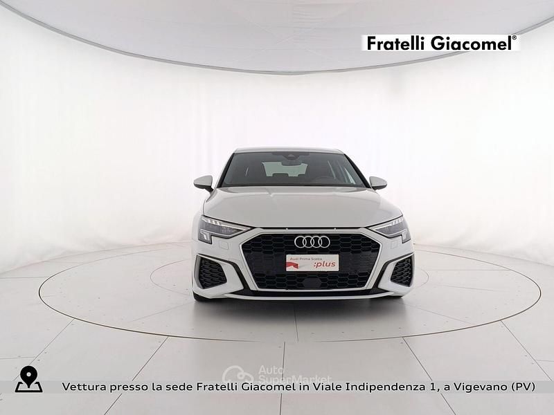 Usata Audi A3 S-Line 150 CV (110 kW) 2024 Bianco ghiaccio metallizzato Berlina