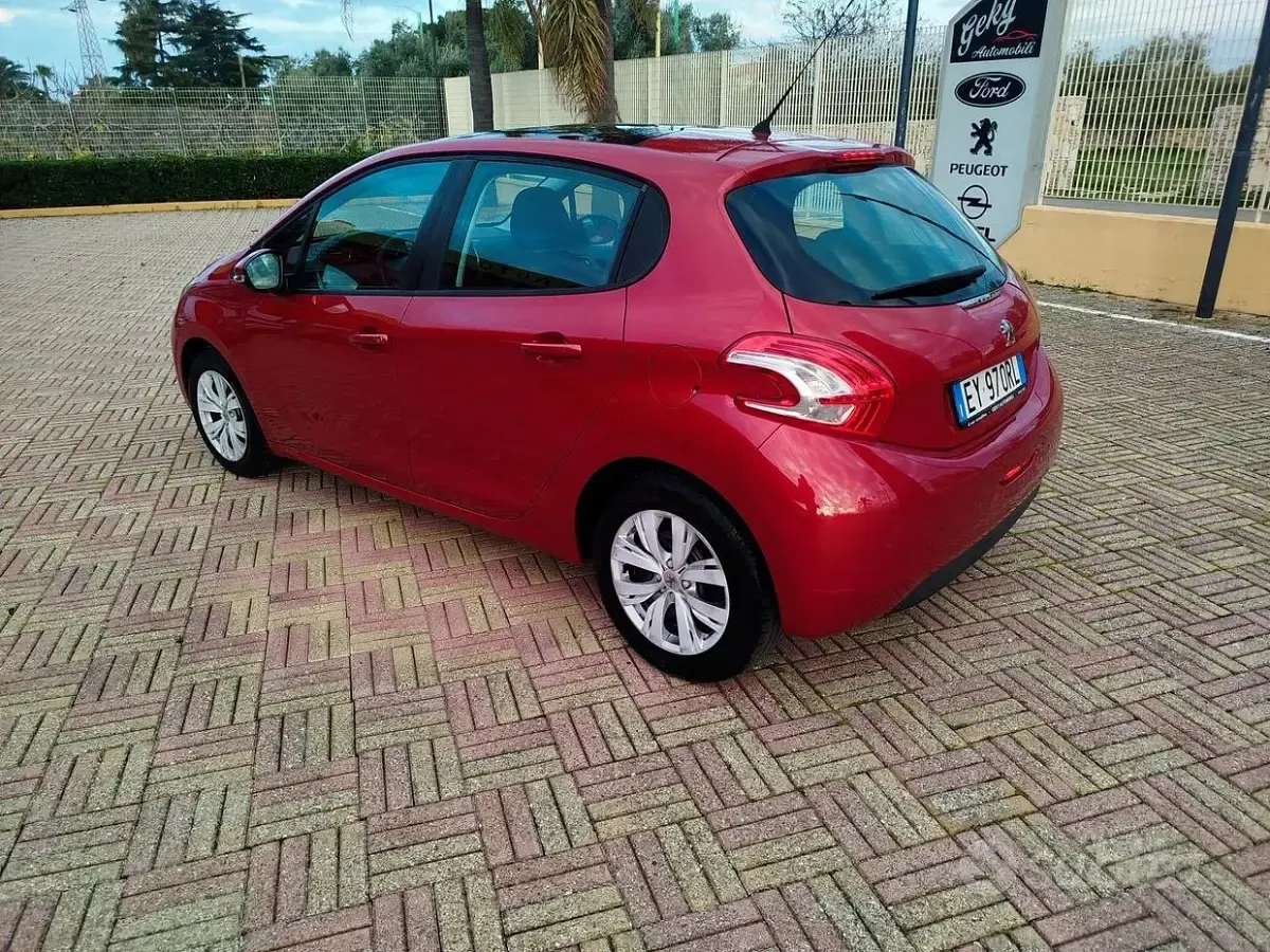 Usata Peugeot 208 Allure 91 CV (66 kW) 2015 Marrone Utilitaria