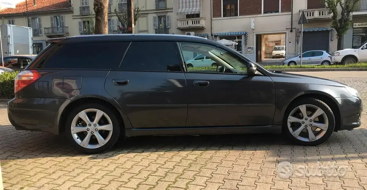 Usata Subaru Legacy 150 CV (110 kW) 2008 Grigio Station wagon