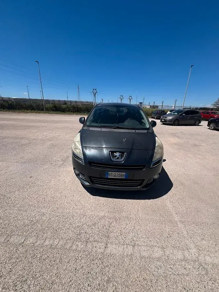 Usado Peugeot 5008 115 CV (84 kW) 2013 Monovolumen