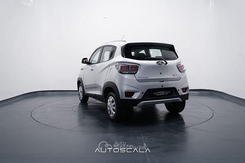 Usata Mahindra KUV100 87 CV (63 kW) 2025 Argento SUV