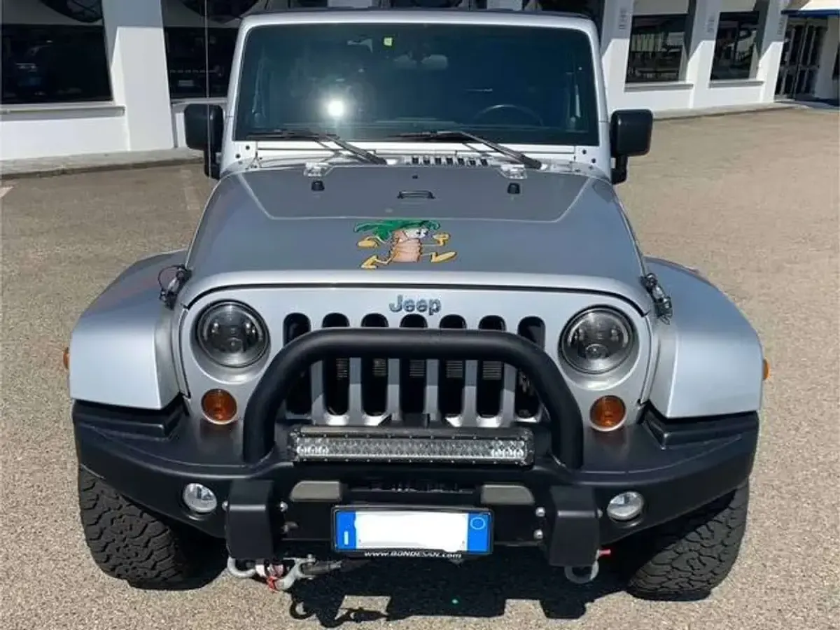 Usata Jeep Wrangler Sahara 199 CV (146 kW) 2011 Argento SUV