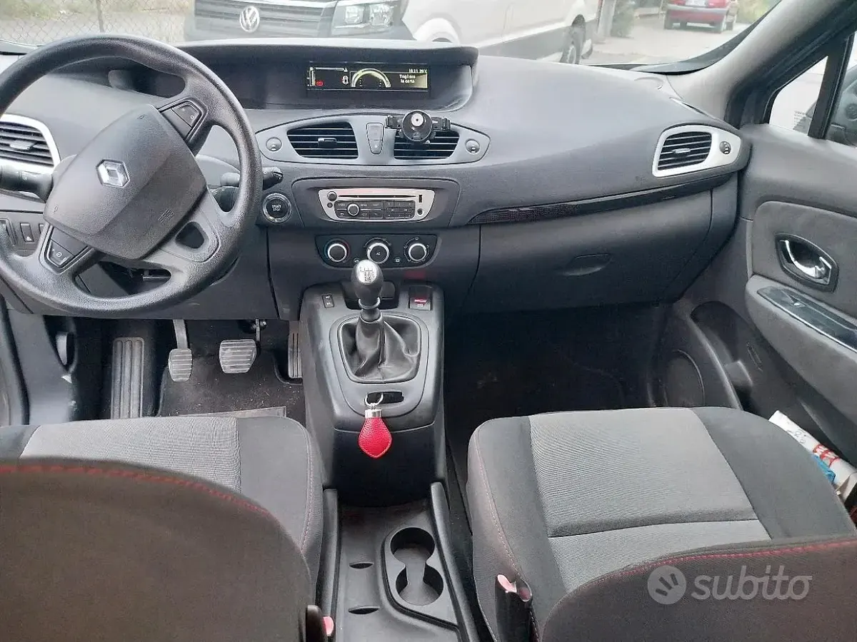 Usata Renault Scénic 110 CV (80 kW) 2014 Grigio Monovolume