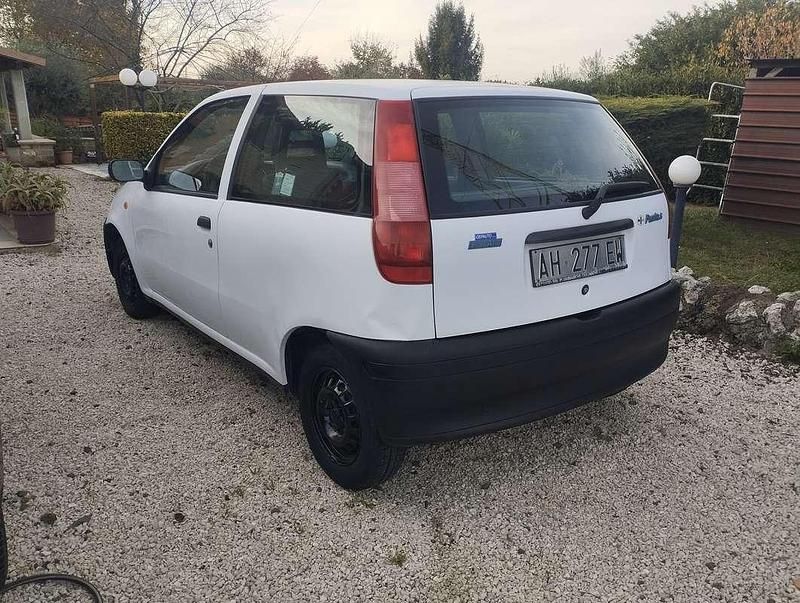 Brugt Fiat Punto S 54 HK (39 kW) 1995 Hvid Sedan