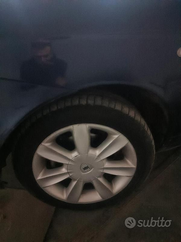 Usata Lancia Ypsilon 75 CV (55 kW) 2004 Blu Utilitaria