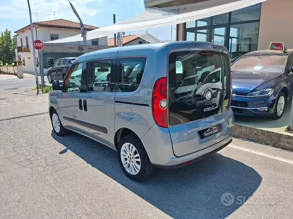 Usata Fiat Doblò 105 CV (77 kW) 2012 Grigio Monovolume