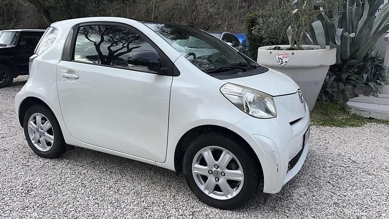 Usata Toyota iQ Sol 68 CV (50 kW) 2009 Bianco Utilitaria