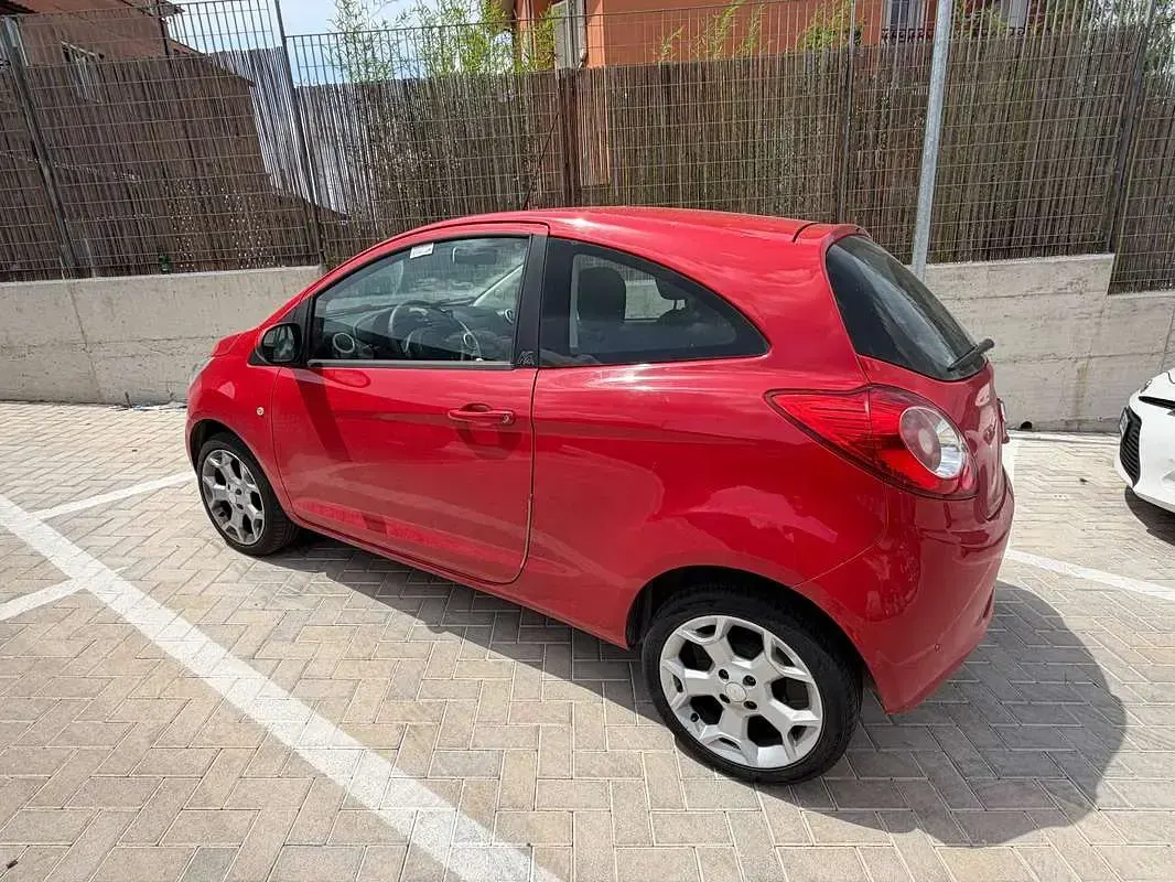 Usata Ford Ka 69 CV (50 kW) 2015 Rosso Berlina