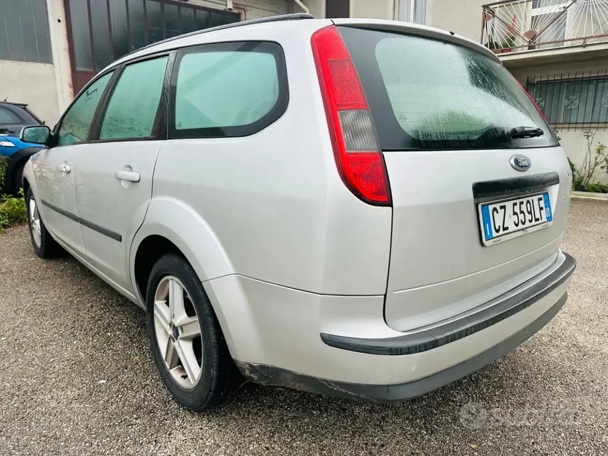 Usata Ford Focus S 116 CV (85 kW) 2007 Grigio Station wagon