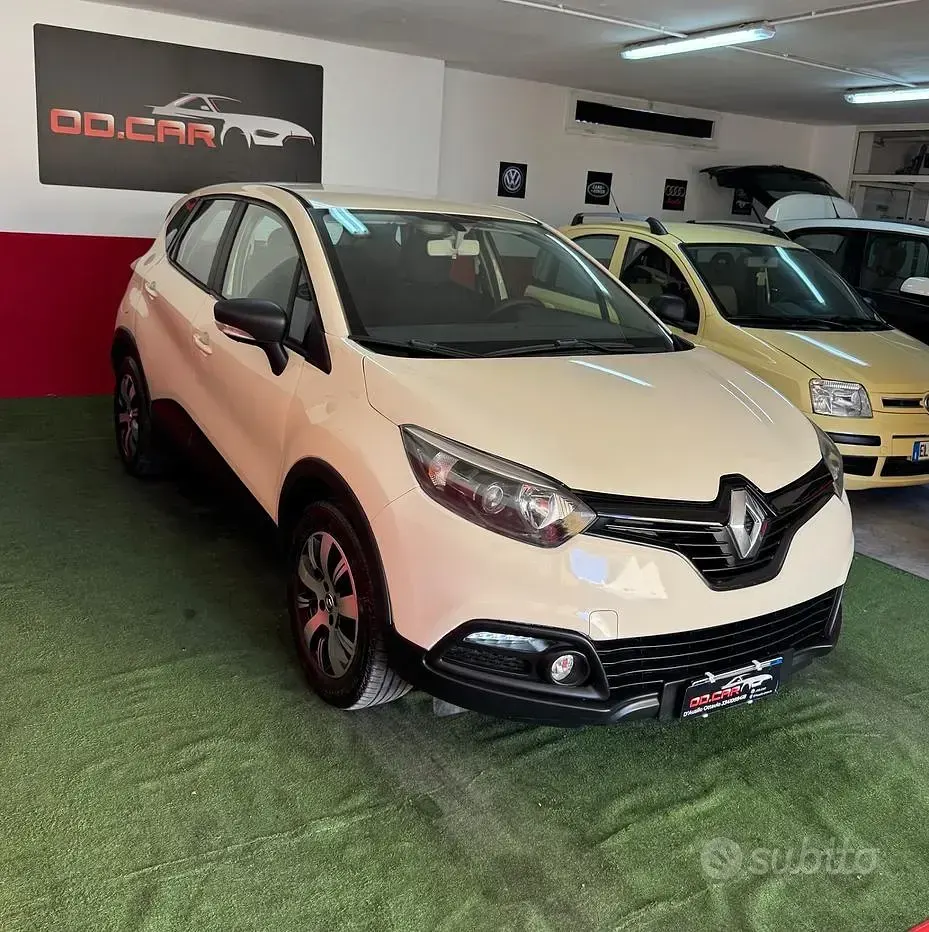Usata Renault Captur Intens 90 CV (66 kW) 2016 Beige SUV