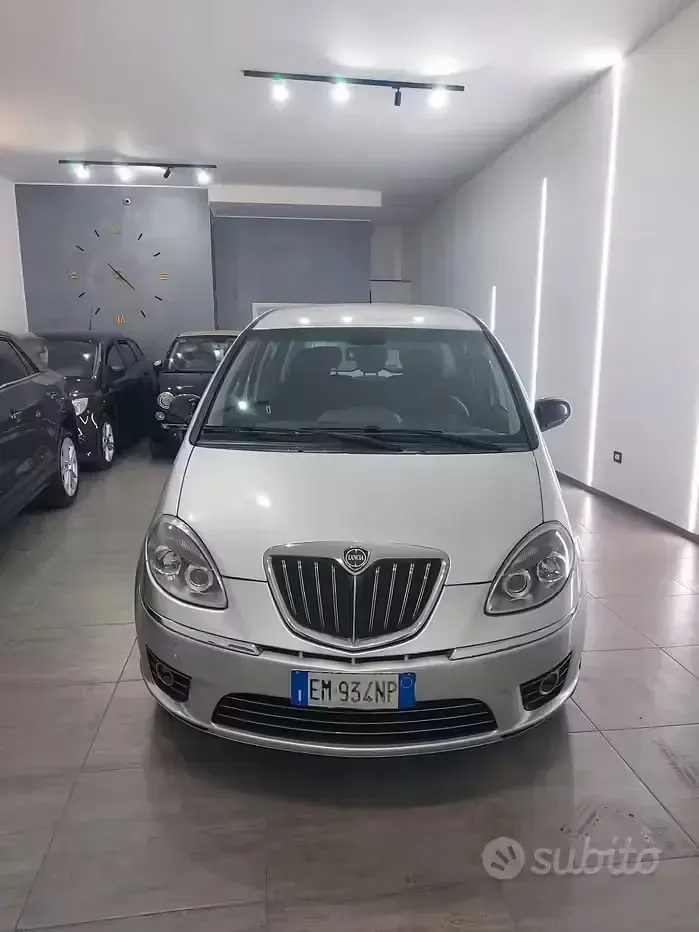 Usata Lancia Musa 95 CV (69 kW) 2012 Grigio Monovolume