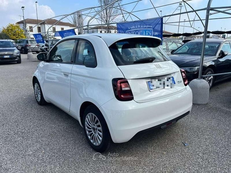 Usata Fiat 500e Action 42 kW (58 CV) 2021 Bianco pastello Berlina
