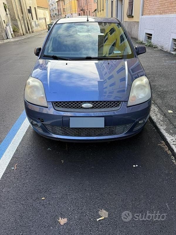 Usado Ford Fiesta 75 HP (55 kW) 2006 Azul Citadino
