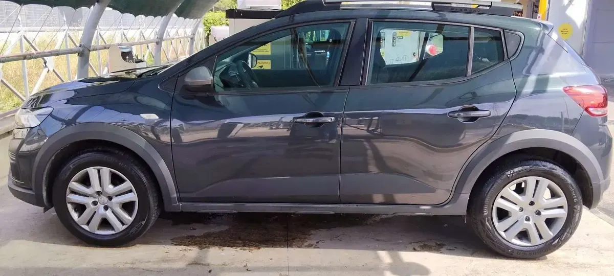 Begagnad Dacia Sandero Essentiel 101 HK (74 kW) 2023 Sedan