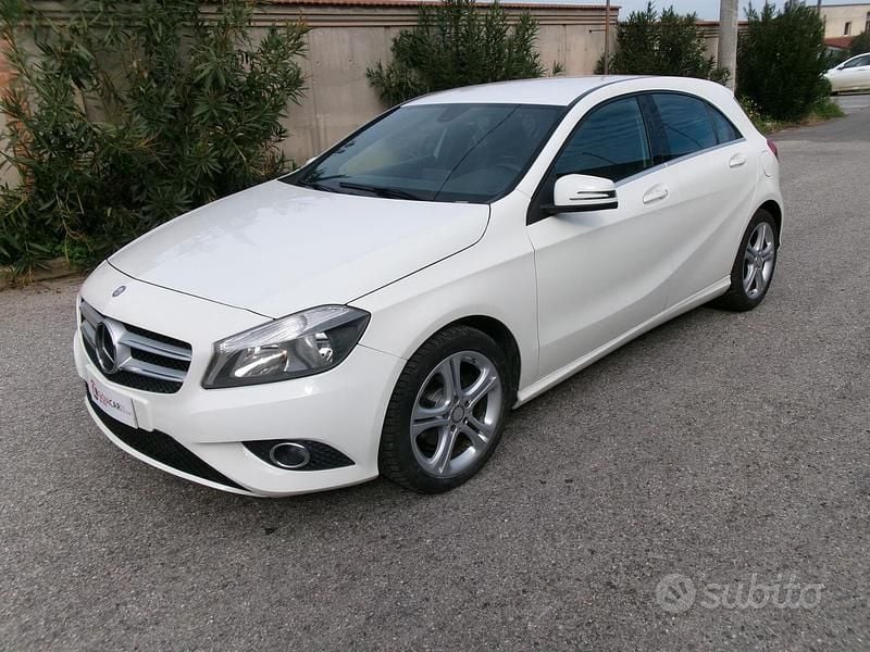 Usata Mercedes A180 AMG 108 CV (79 kW) 2015 Bianco Berlina